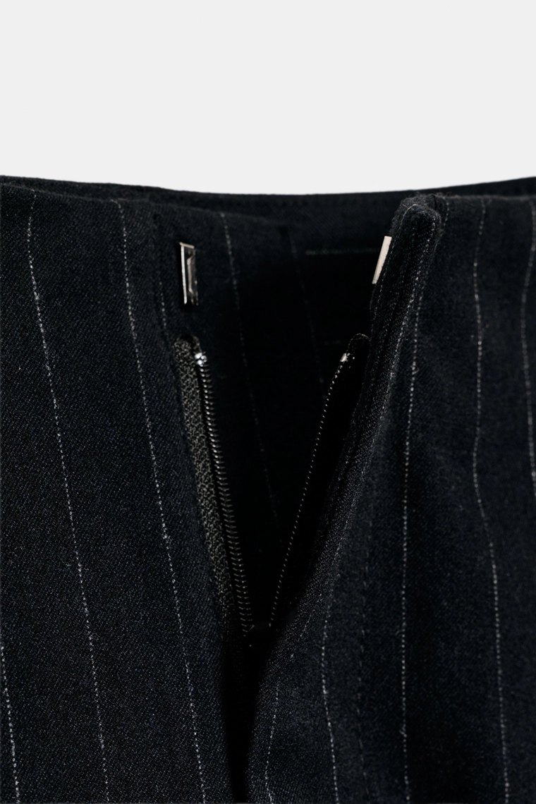 БРЮКИ-ДЖОГГЕРЫ В ТОНКУЮ ПОЛОСКУ СО СКЛАДКАМИ