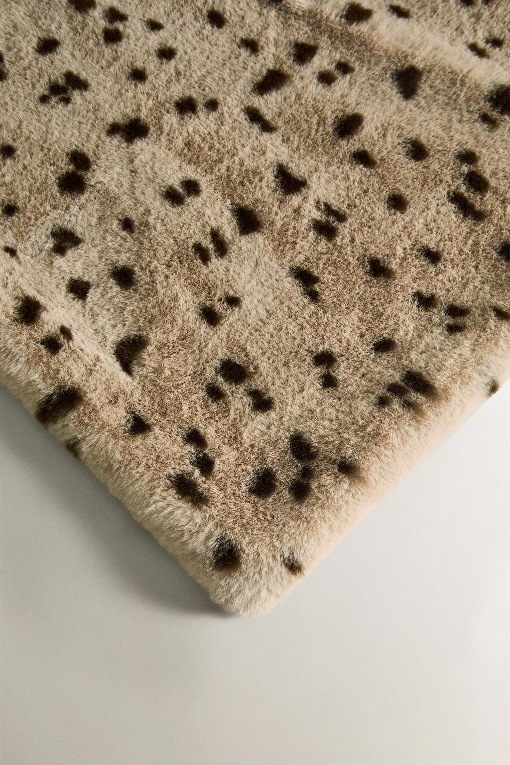 Плед из искусственного меха с животным принтом