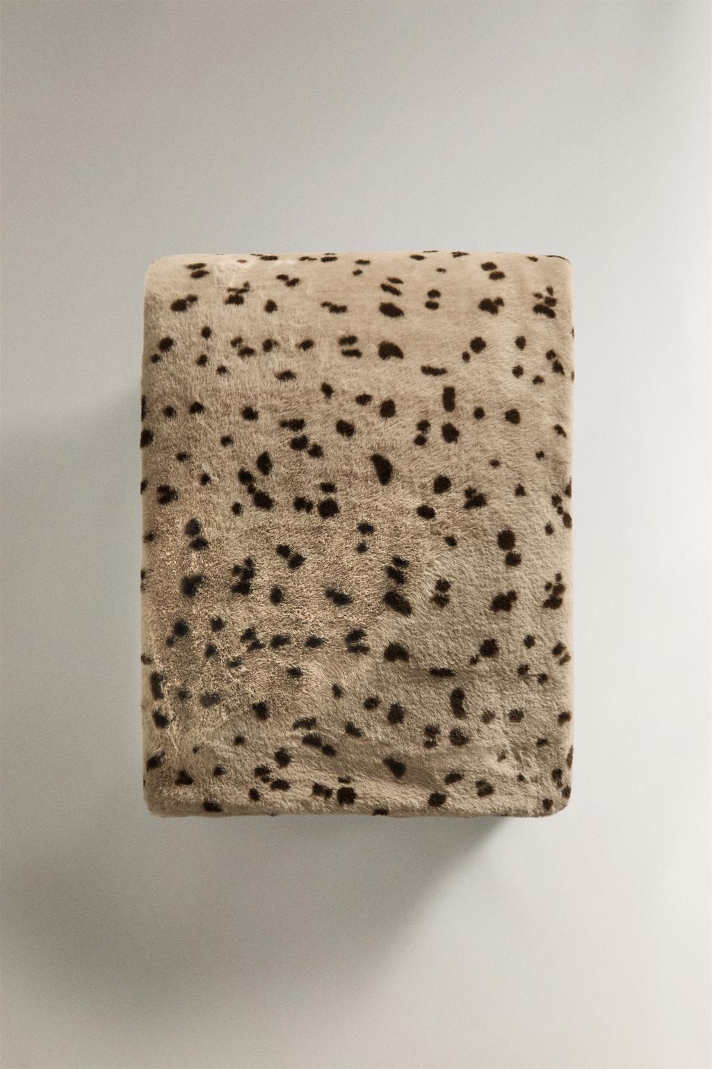 Плед из искусственного меха с животным принтом