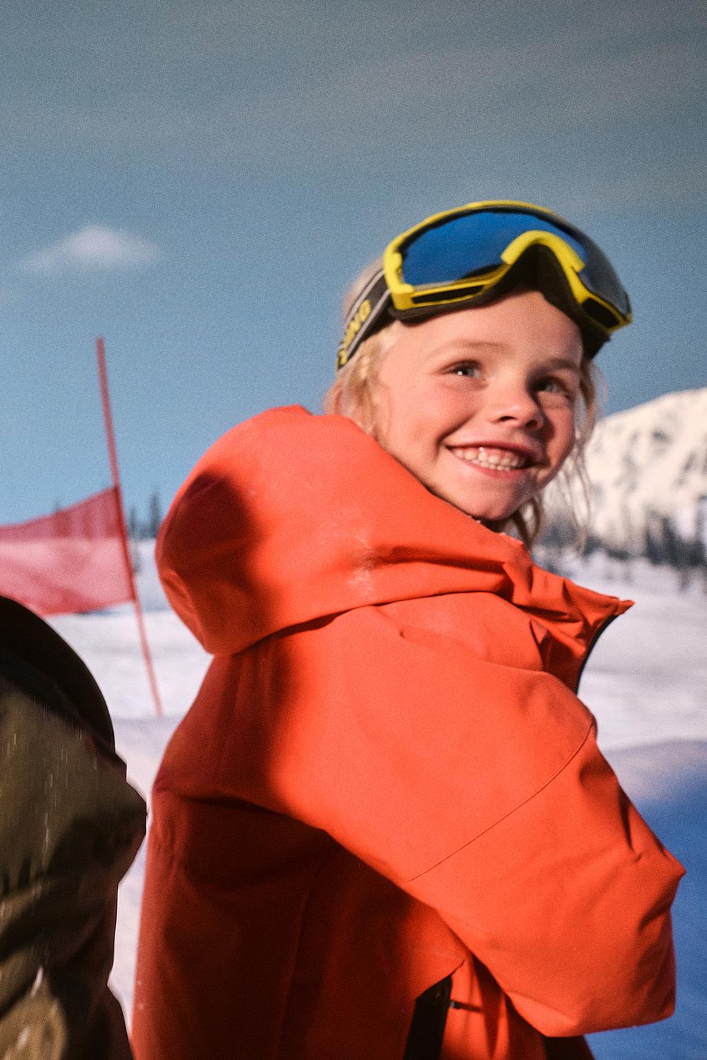 Куртка с капюшоном в водонепроницаемой и ветрозащитной цветовой гамме recco® system коллекции лыжной одежды