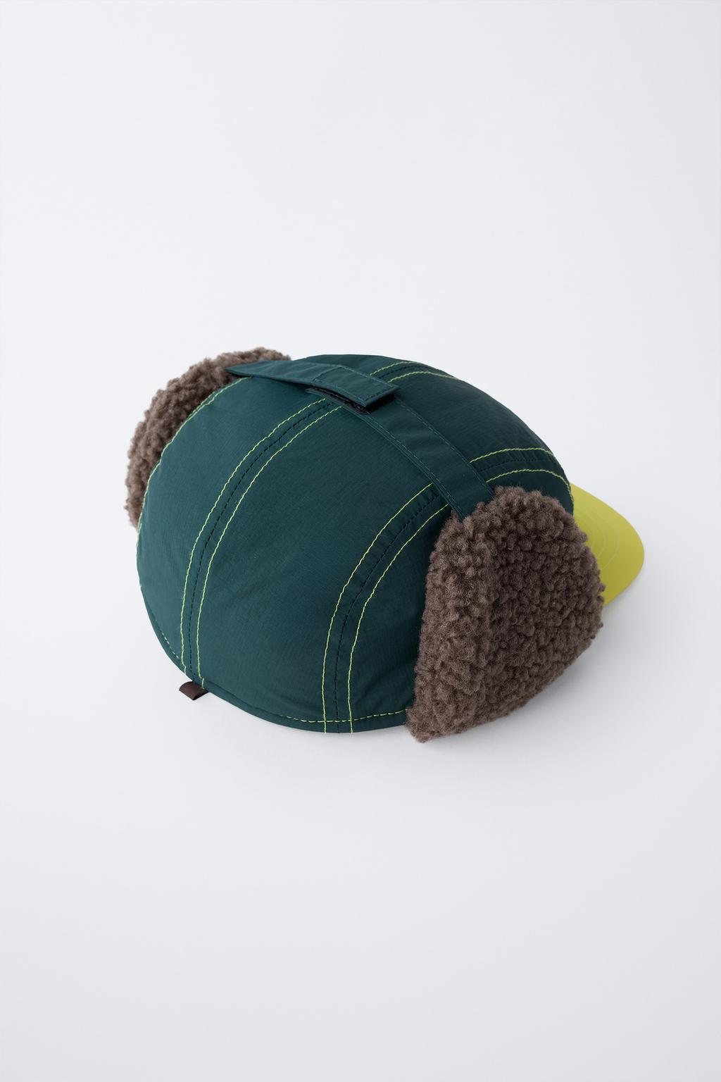 Кепка из коллекции зимней одежды с искусственным мехом