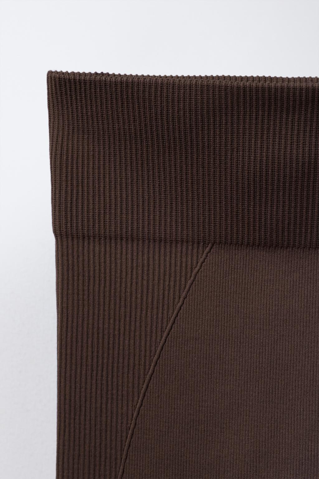 БЕСШОВНЫЕ ЛЕГИНСЫ С КОНТРАСТНЫМИ ВСТАВКАМИ ИЗ КОЛЛЕКЦИИ SKI