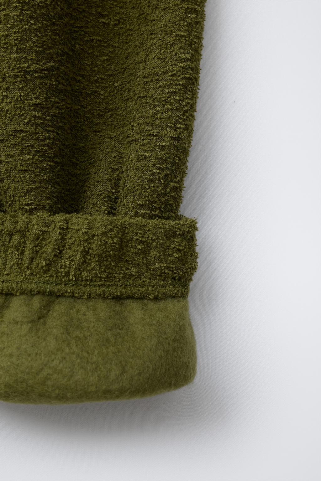 HOODIE SWEATSHIRT AND JOGGER TROUSERS WITH LABEL TEXTURE