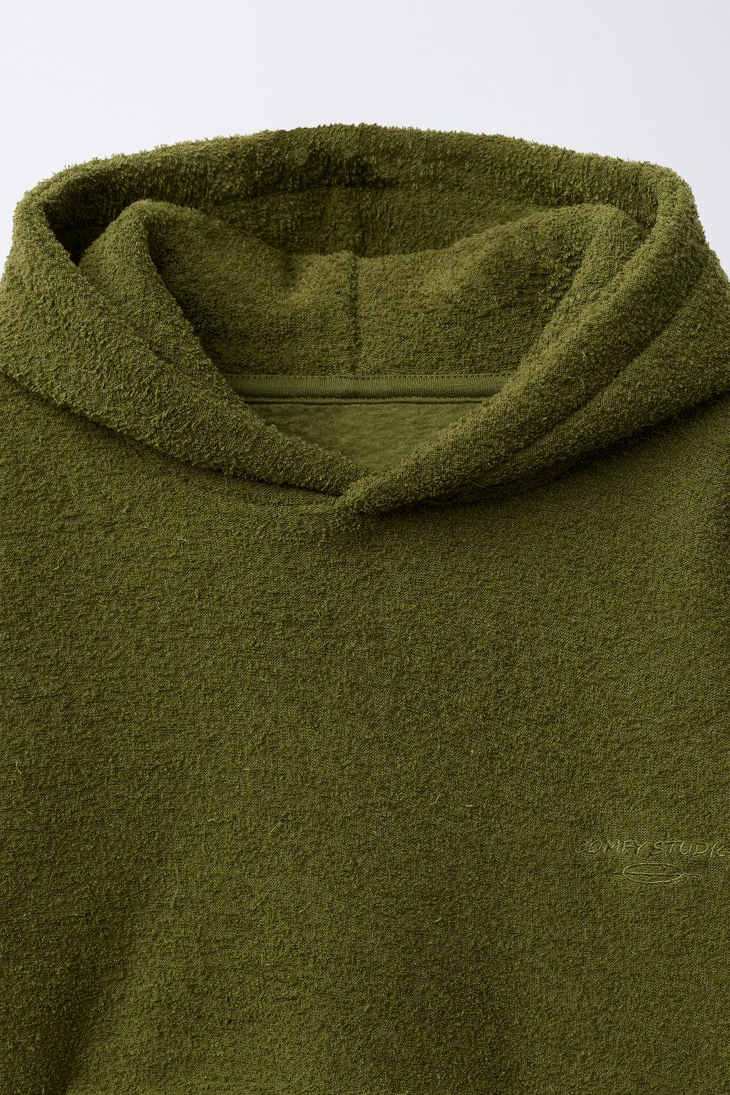 HOODIE SWEATSHIRT AND JOGGER TROUSERS WITH LABEL TEXTURE