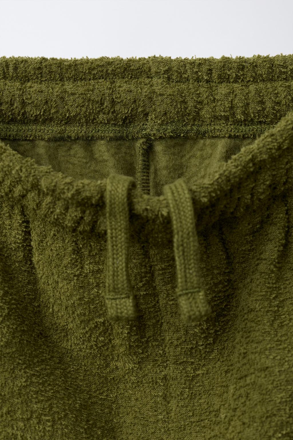 HOODIE SWEATSHIRT AND JOGGER TROUSERS WITH LABEL TEXTURE