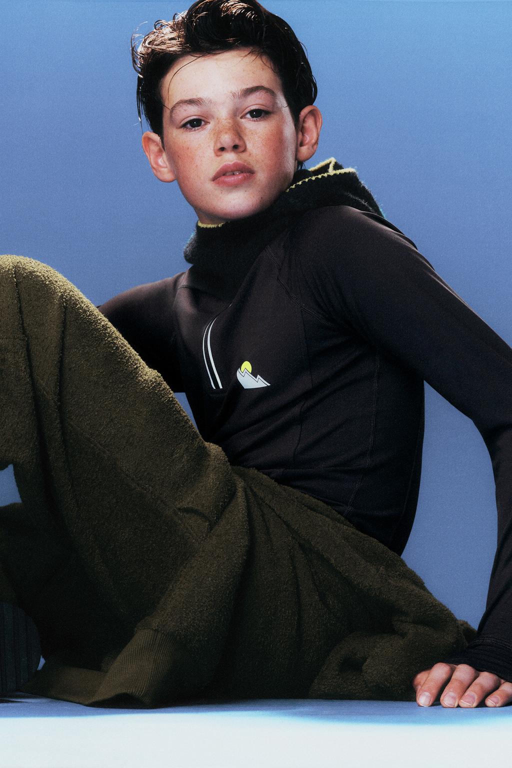 HOODIE SWEATSHIRT AND JOGGER TROUSERS WITH LABEL TEXTURE