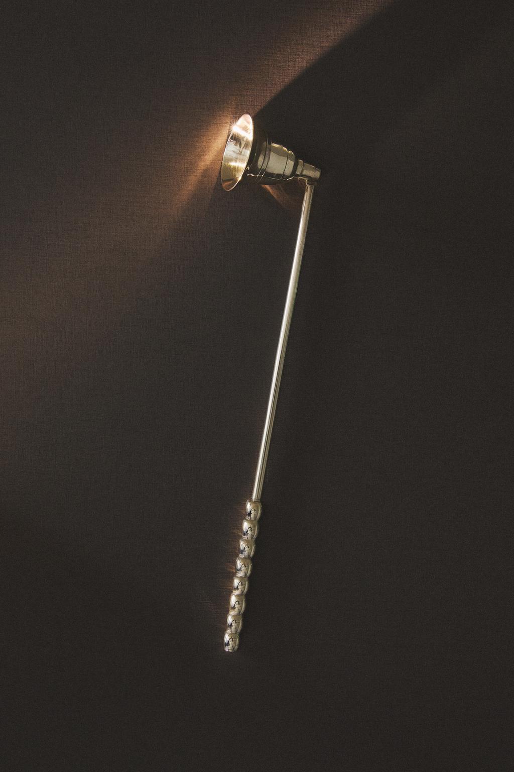 Металлический подсвечник с затуханием