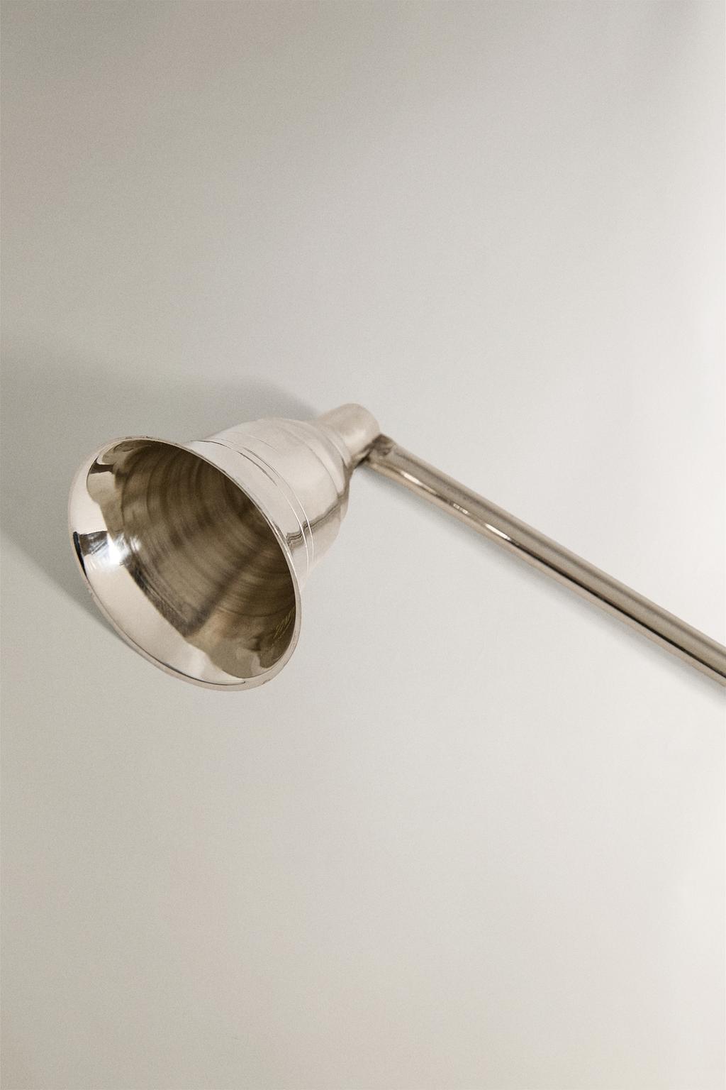 Металлический подсвечник с затуханием