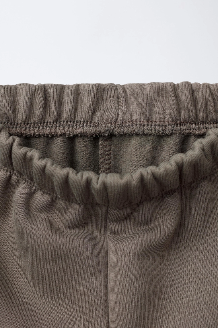 БАЗОВЫЙ КОМПЛЕКТ ДЛЯ БЕГА: ТОЛСТОВКА И БРЮКИ-ДЖОГГЕРЫ С НАШИВКОЙ