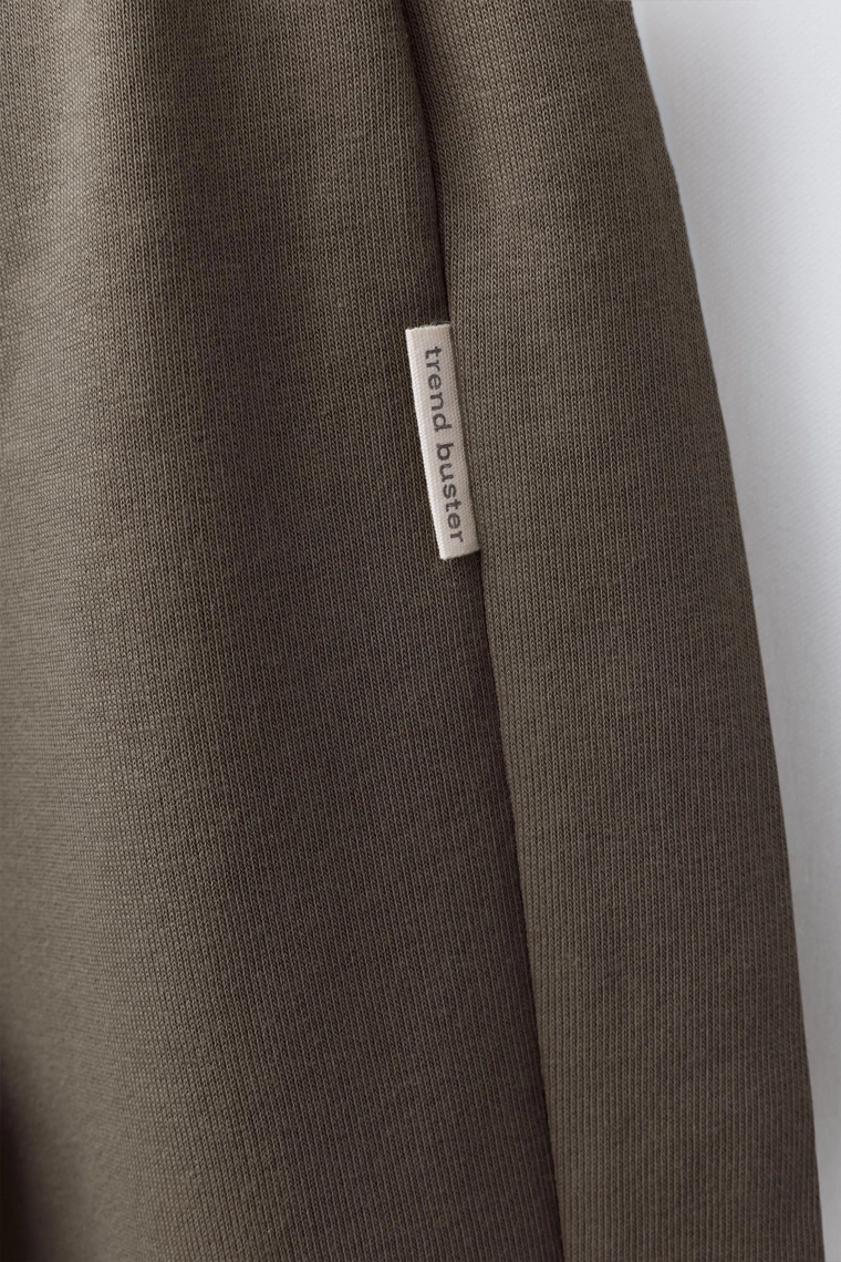 БАЗОВЫЙ КОМПЛЕКТ ДЛЯ БЕГА: ТОЛСТОВКА И БРЮКИ-ДЖОГГЕРЫ С НАШИВКОЙ