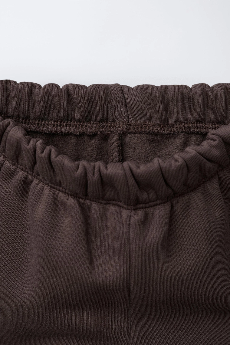 БАЗОВЫЙ КОМПЛЕКТ ДЛЯ БЕГА: ТОЛСТОВКА И БРЮКИ-ДЖОГГЕРЫ С НАШИВКОЙ