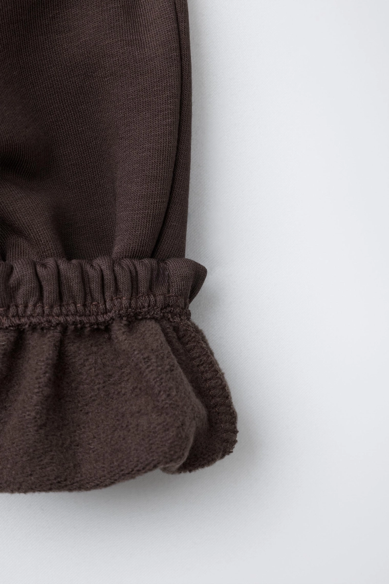 БАЗОВЫЙ КОМПЛЕКТ ДЛЯ БЕГА: ТОЛСТОВКА И БРЮКИ-ДЖОГГЕРЫ С НАШИВКОЙ