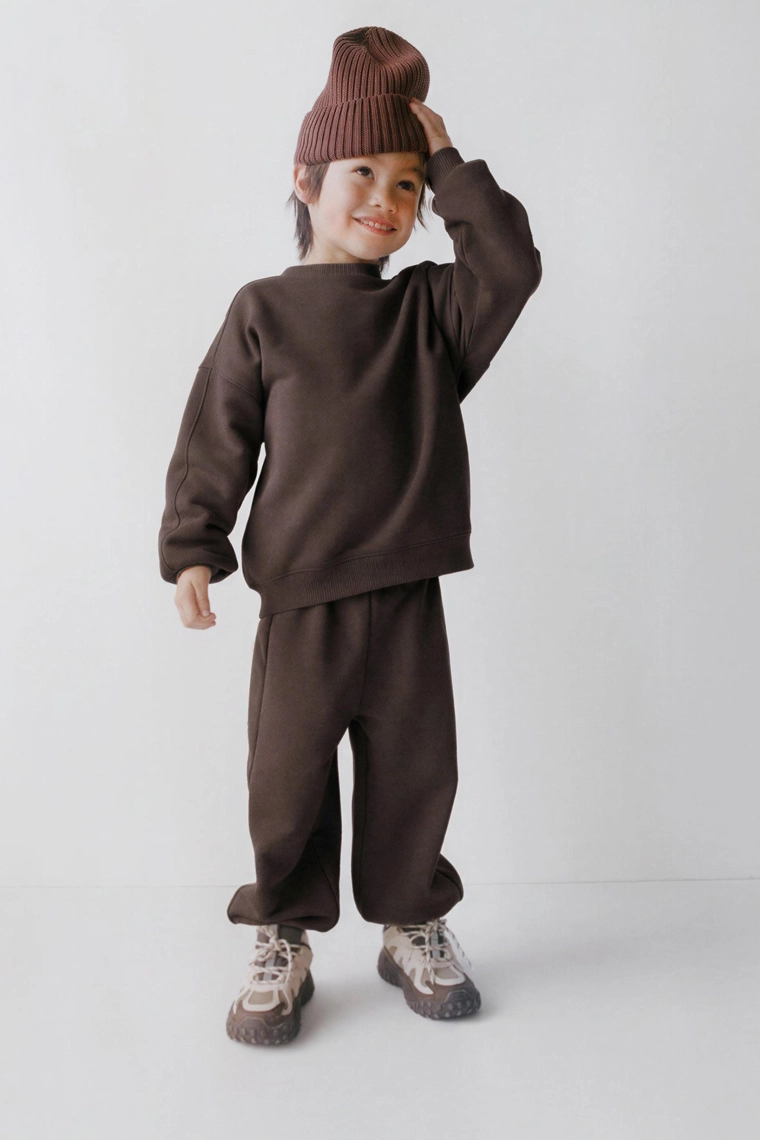 БАЗОВЫЙ КОМПЛЕКТ ДЛЯ БЕГА: ТОЛСТОВКА И БРЮКИ-ДЖОГГЕРЫ С НАШИВКОЙ