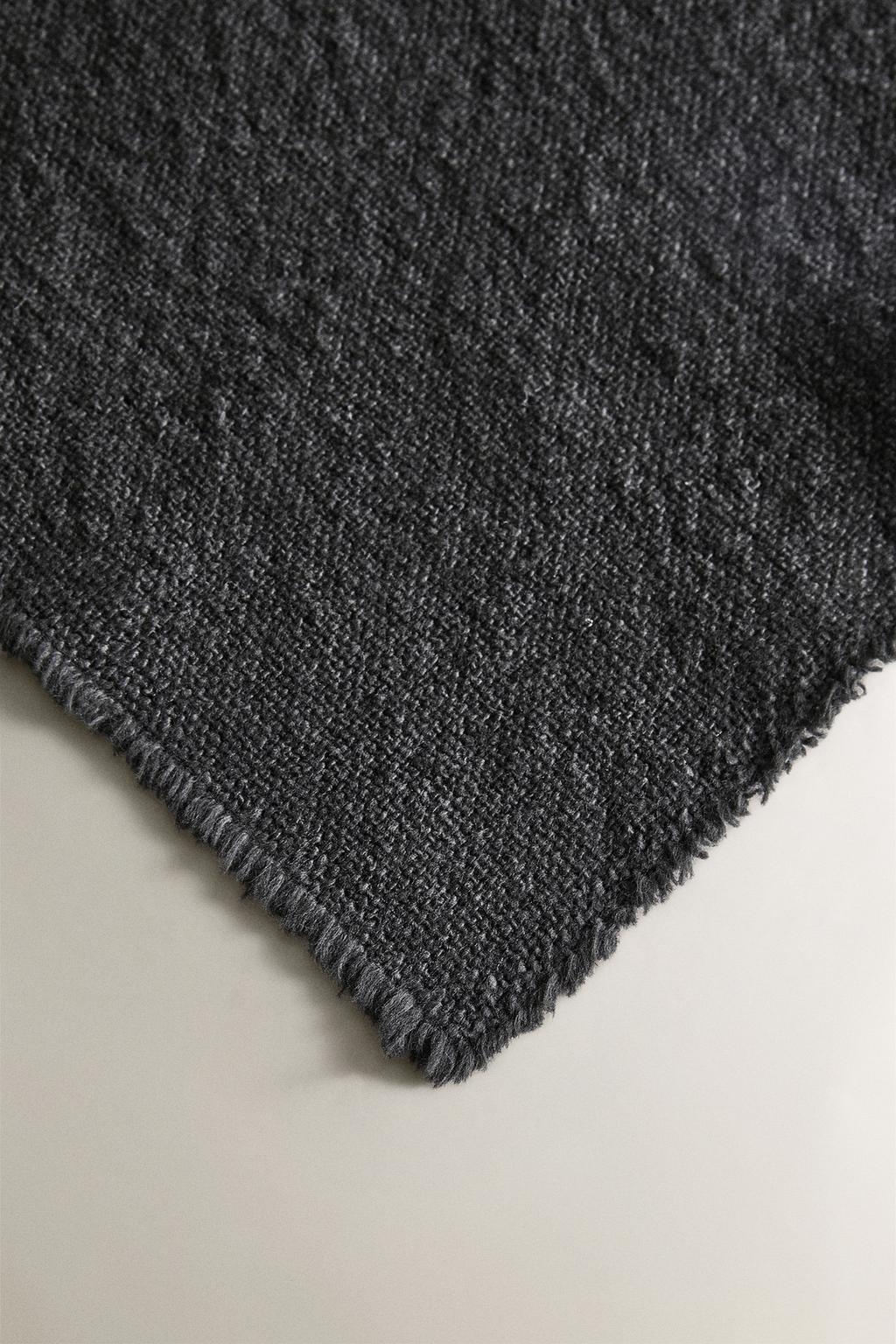 Скатерть из льна с подкрашенным краем