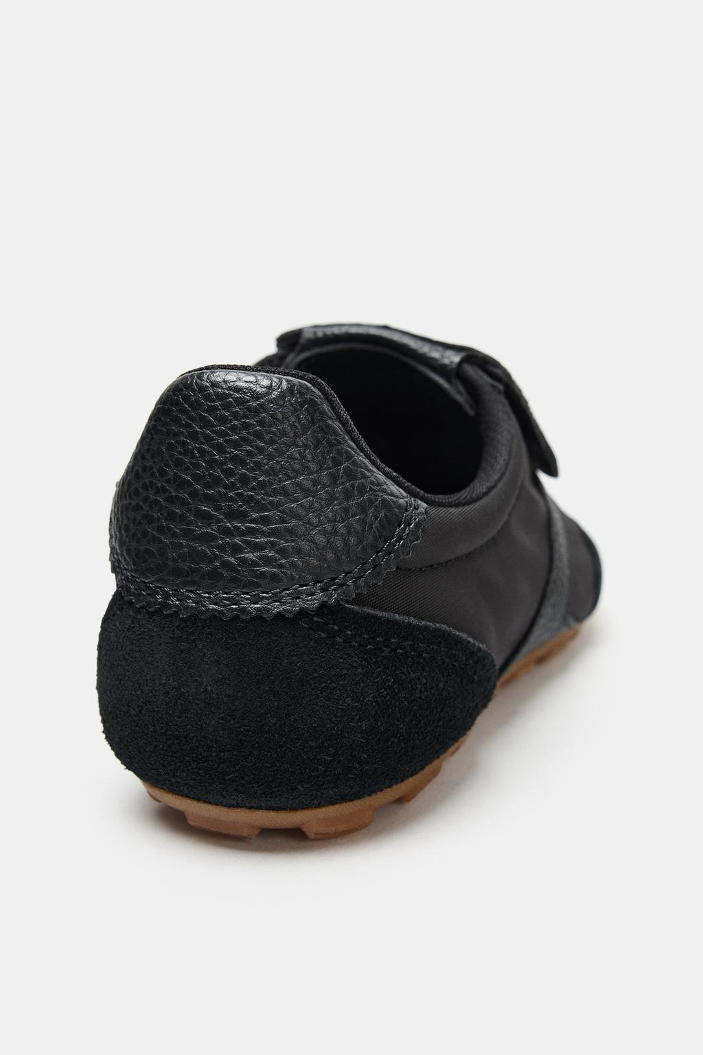 СПОРТИВНАЯ МОДЕЛЬ С ДЕТАЛЬЮ НА ЯЗЫЧКЕ