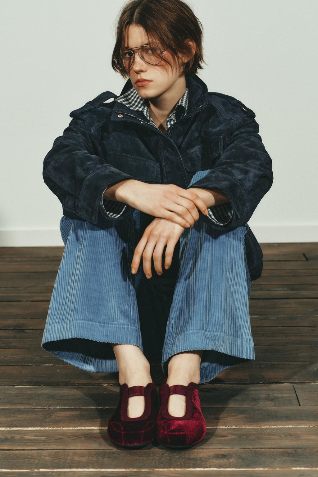 БАЛЕТКИ С ЭФФЕКТОМ ВЕЛЮРА И ПРОШИВКОЙ