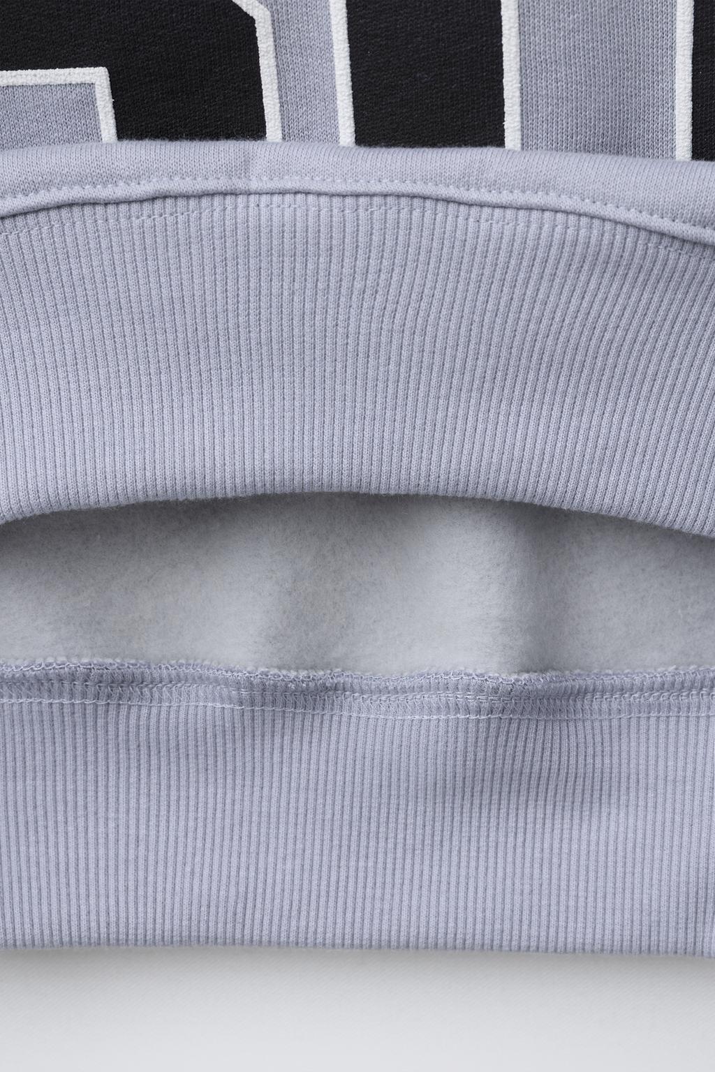 ТОЛСТОВКА С ПРИНТОМ «НОМЕР И НАДПИСЬ»