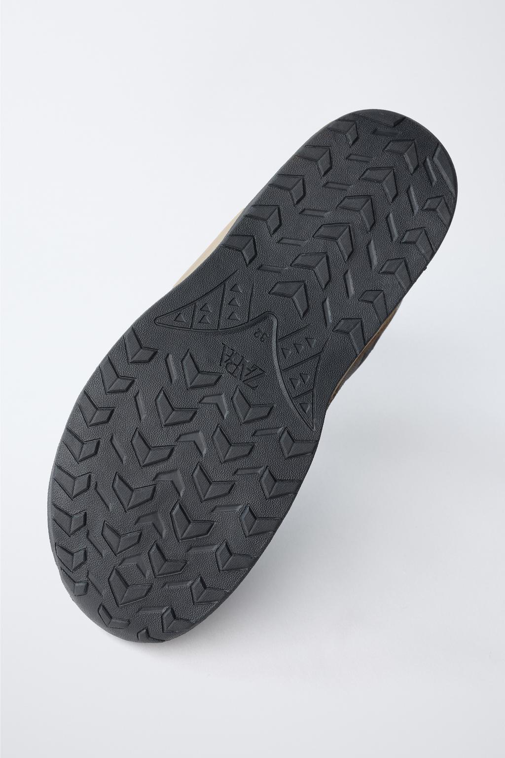 ВЫСОКИЕ СПОРТИВНЫЕ КЕДЫ КОНТРАСТНЫЕ