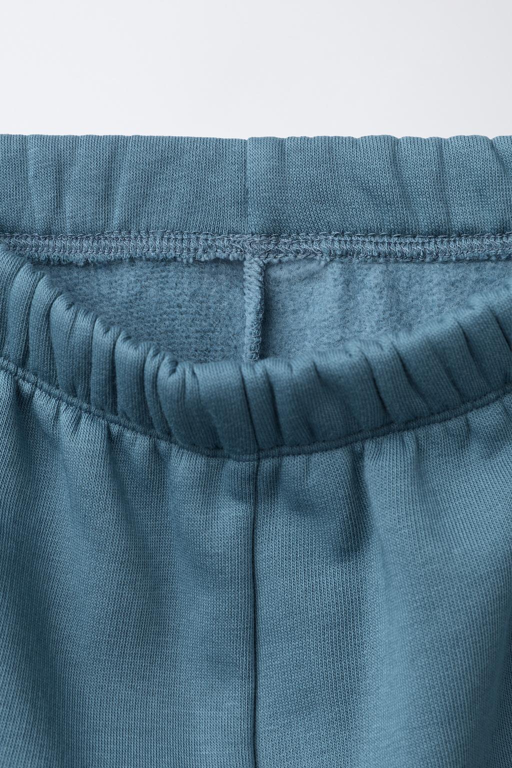 Костюм с джоггерами и свитшотом с ярлыком