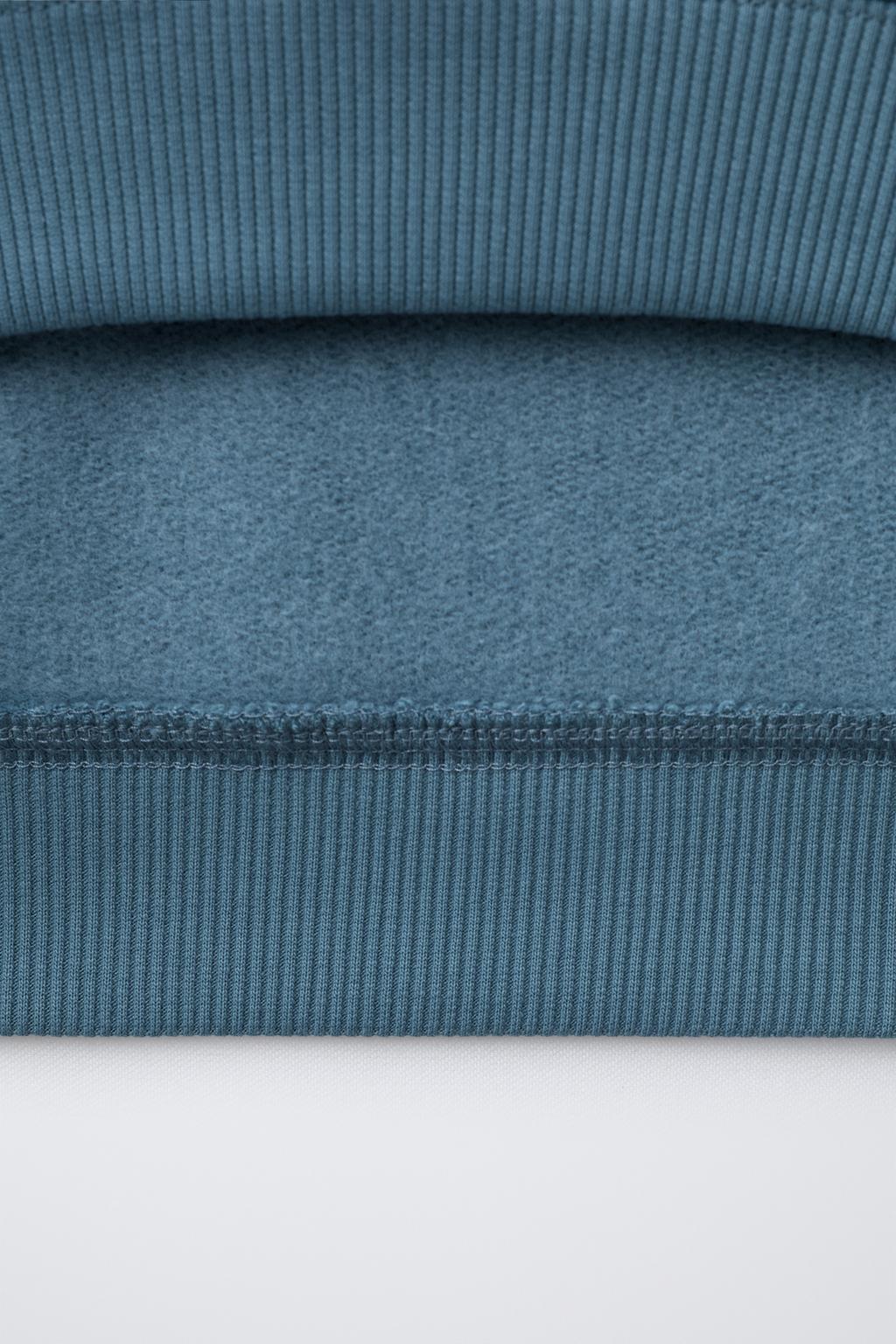 Костюм с джоггерами и свитшотом с ярлыком