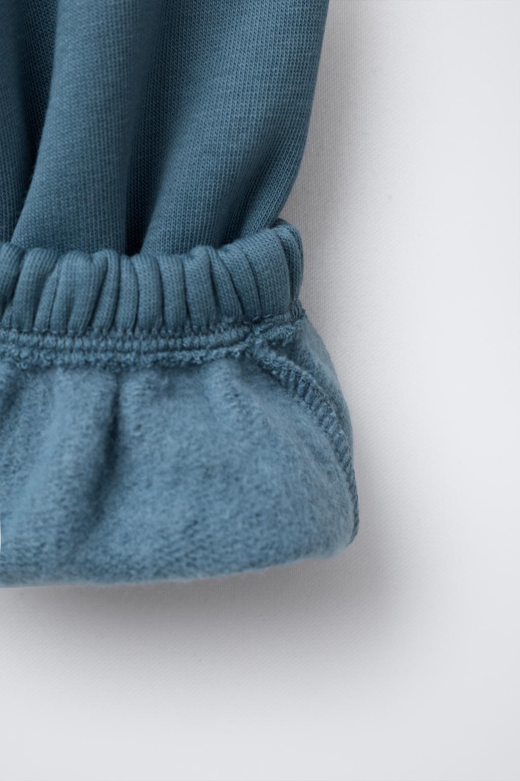 Костюм с джоггерами и свитшотом с ярлыком