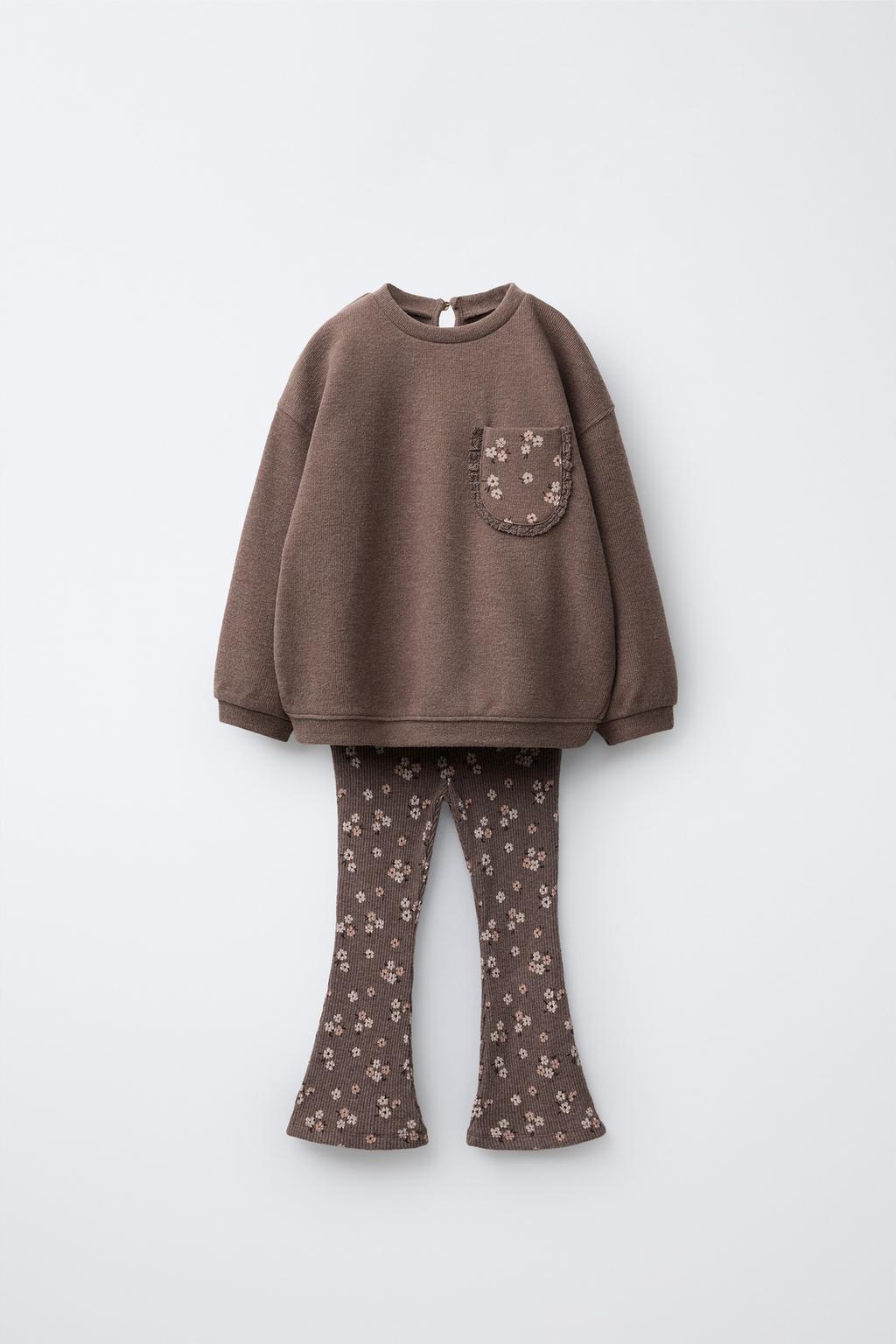 КОМПЛЕКТ ИЗ ФУТБОЛКИ И РАСКЛЕШЕННЫХ ЛЕГИНСОВ ИЗ МЯГКОЙ ТКАНИ