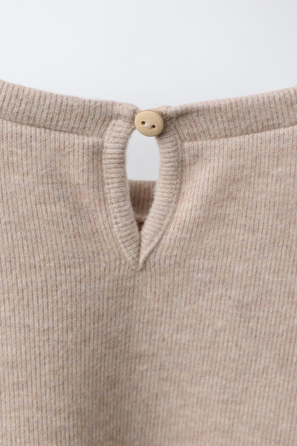 КОМПЛЕКТ ИЗ ФУТБОЛКИ И РАСКЛЕШЕННЫХ ЛЕГИНСОВ ИЗ МЯГКОЙ ТКАНИ