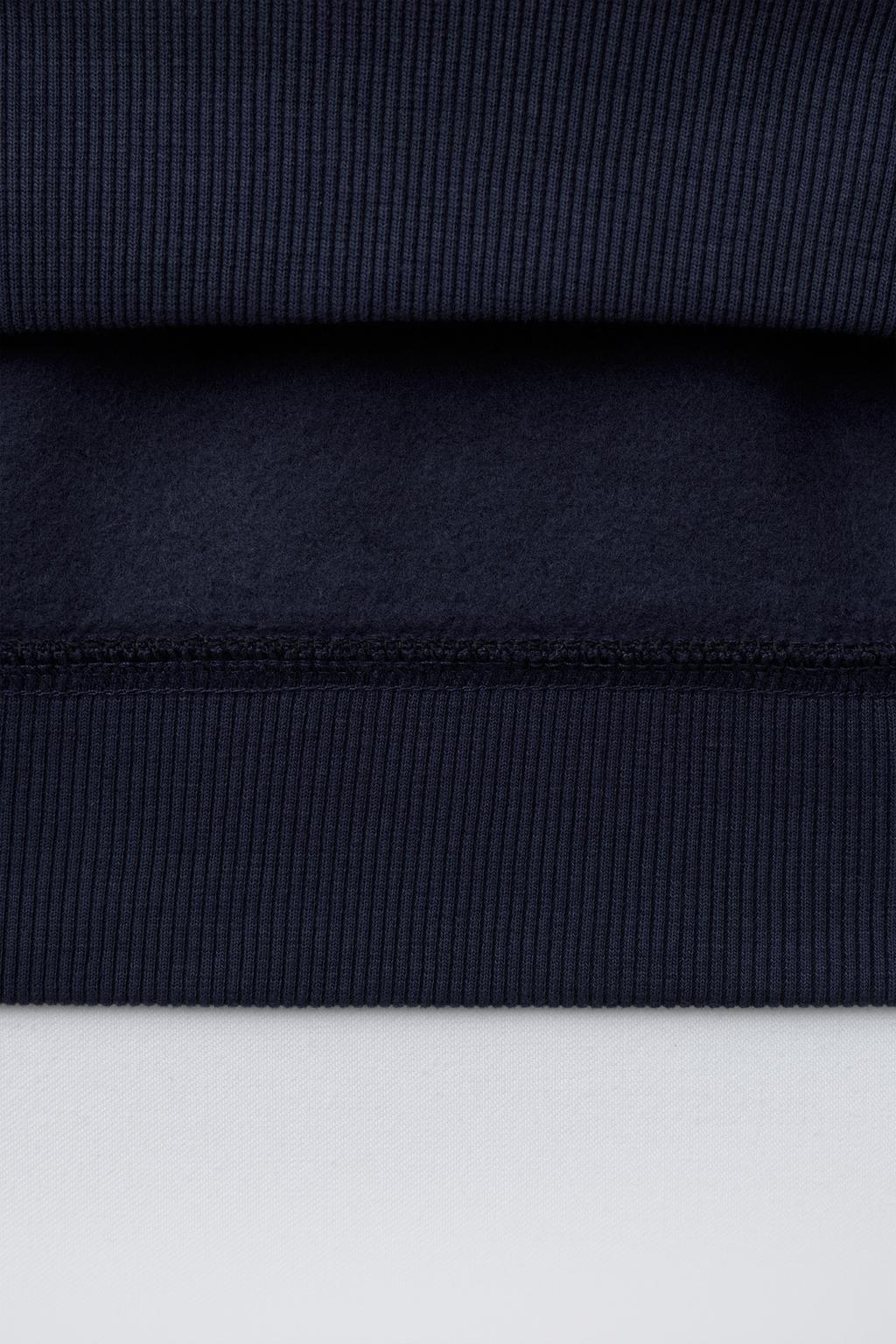 ТОЛСТОВКА С НАДПИСЬЮ И ЭТИКЕТКОЙ