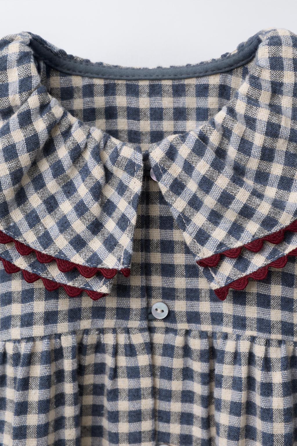 ПЛАТЬЕ В КЛЕТКУ С ВОЛНИСТОЙ ОТОРОЧКОЙ