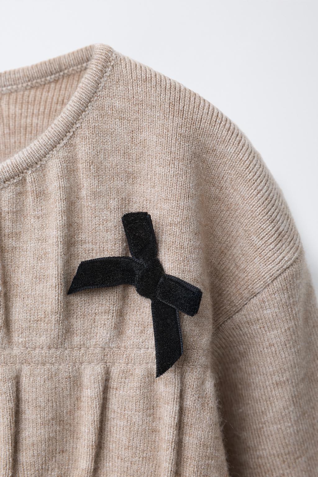 ТРИКОТАЖНОЕ ПЛАТЬЕ С БАНТАМИ