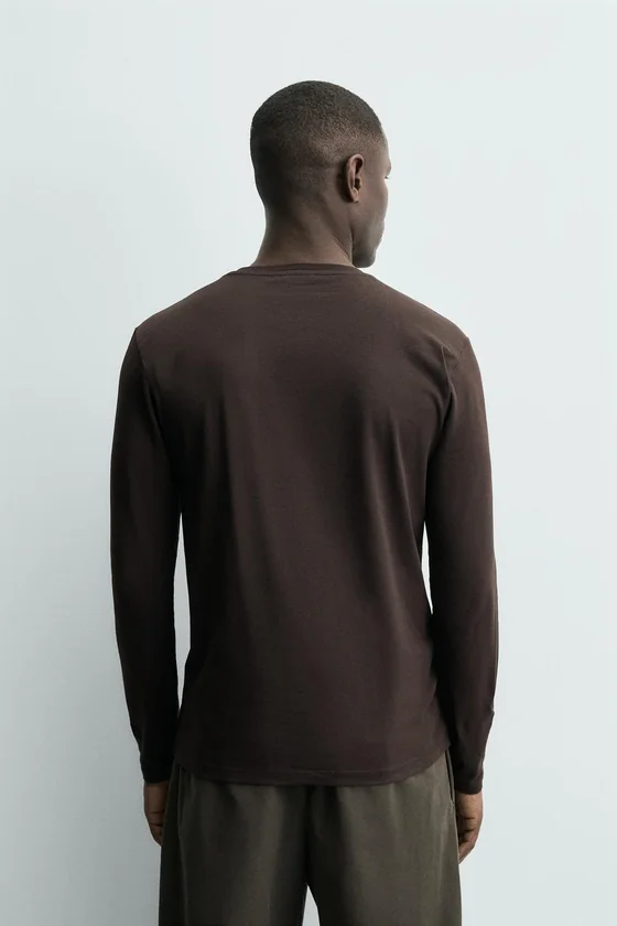 БАЗОВАЯ ФУТБОЛКА SLIM FIT