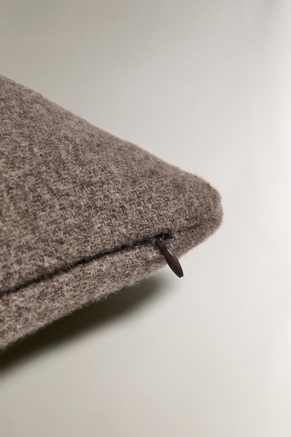 Чехол из шерсти для подушки