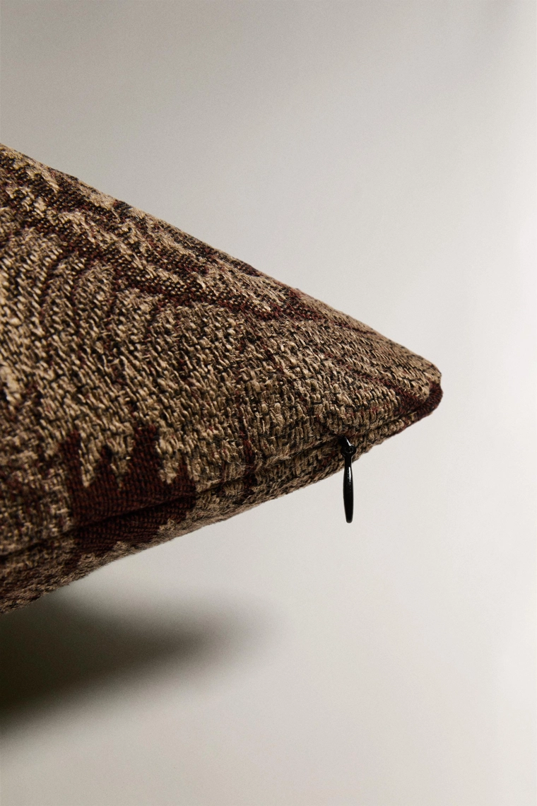 Наволочка с вышивкой цветочного узора