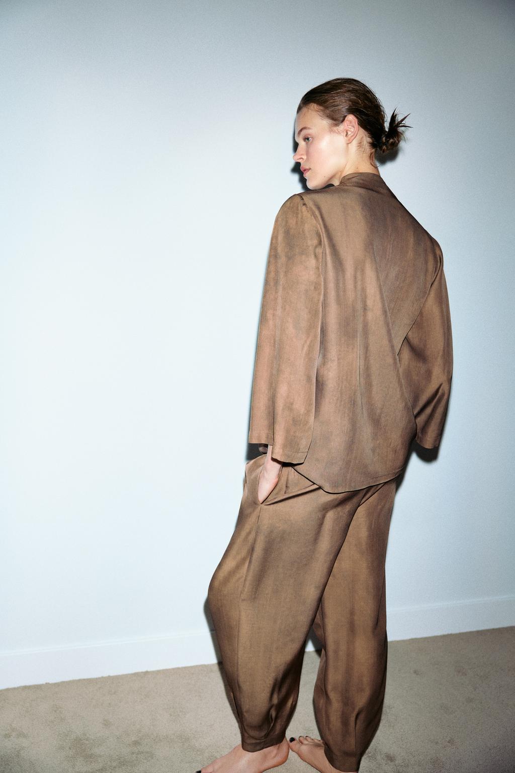 БРЮКИ ОБЪЕМНОГО КРОЯ С ПРИНТОМ