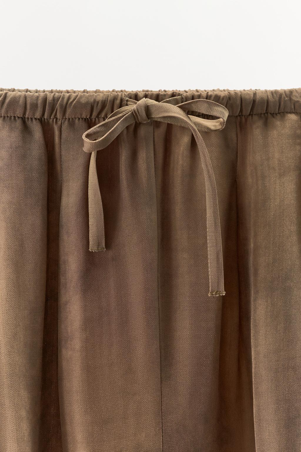 БРЮКИ ОБЪЕМНОГО КРОЯ С ПРИНТОМ