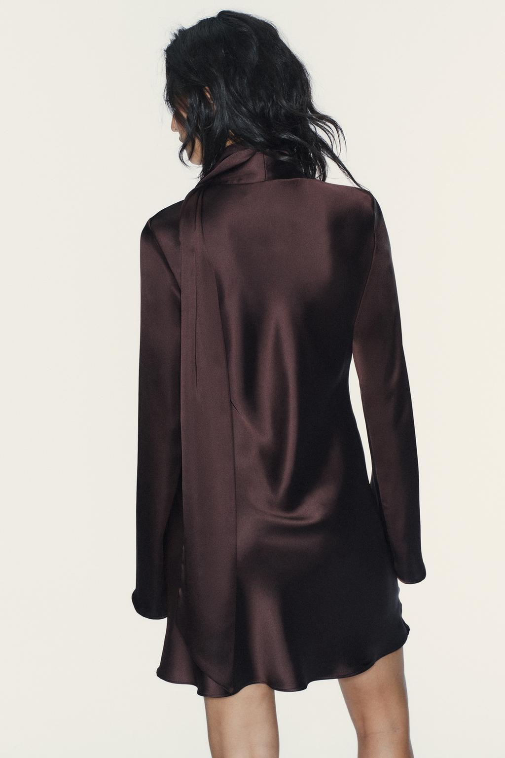 АТЛАСНОЕ ПЛАТЬЕ С ШАРФОМ