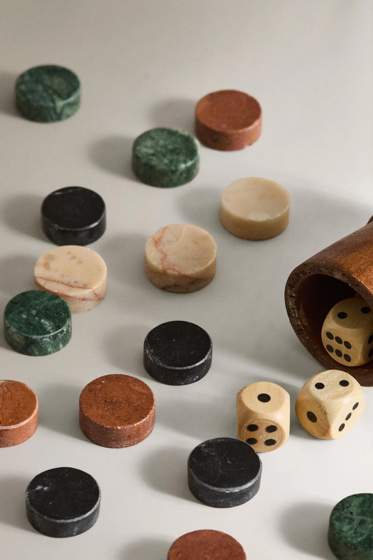 Журнальный столик с мраморной доской для парчиси