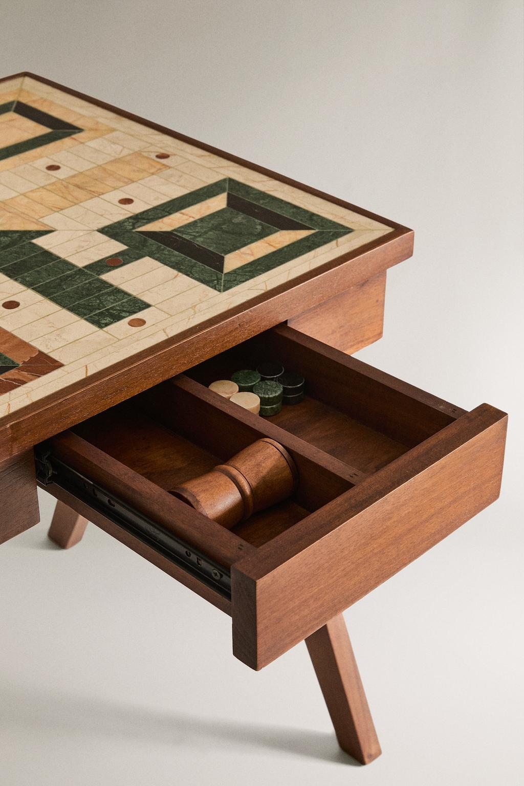 Журнальный столик с мраморной доской для парчиси