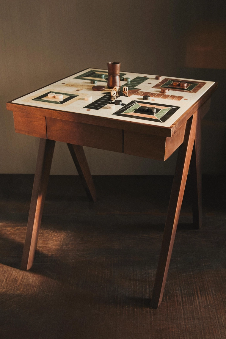 Журнальный столик с мраморной доской для парчиси