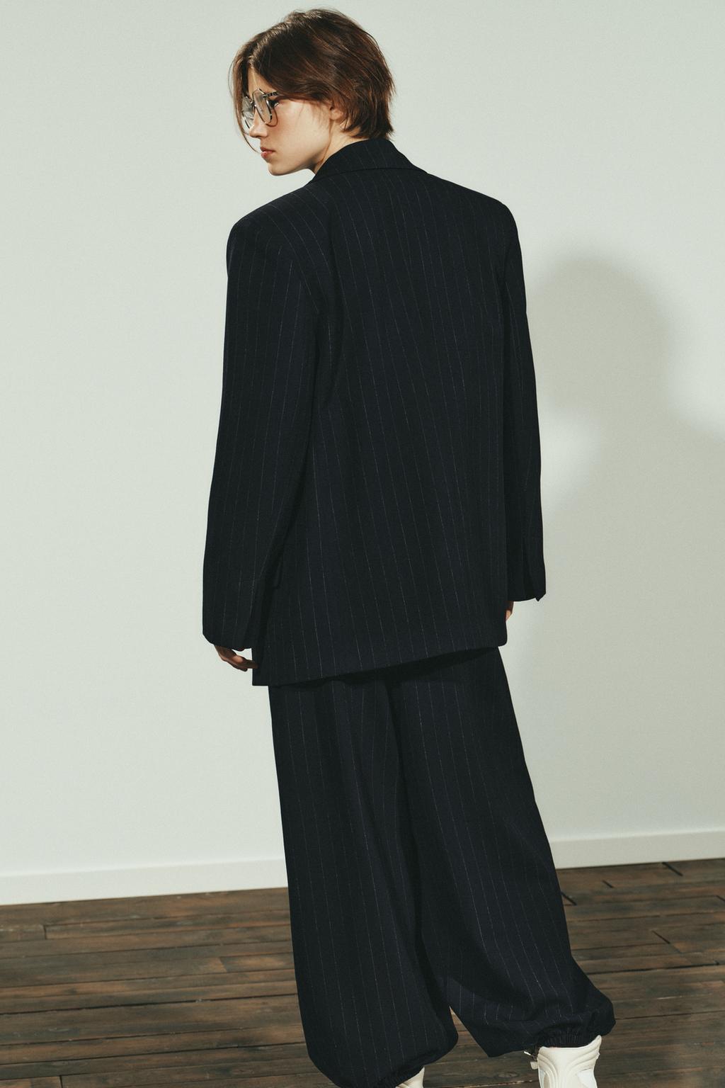 БЛЕЙЗЕР В ТОНКУЮ ПОЛОСКУ С КАРМАНАМИ