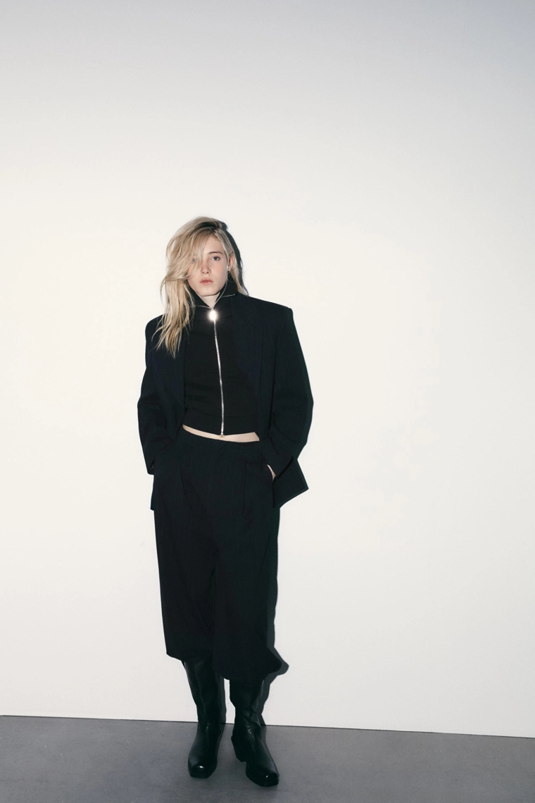 БЛЕЙЗЕР В ТОНКУЮ ПОЛОСКУ С КАРМАНАМИ