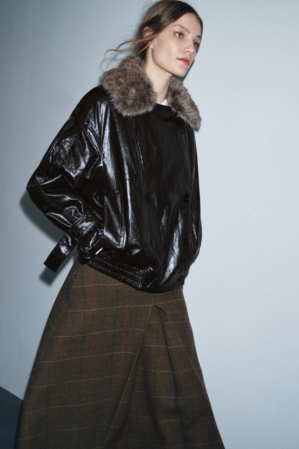 БЛЕСТЯЩАЯ КУРТКА С ВОРОТНИКОМ ИЗ ИСКУССТВЕННОГО МЕХА — ZW COLLECTION