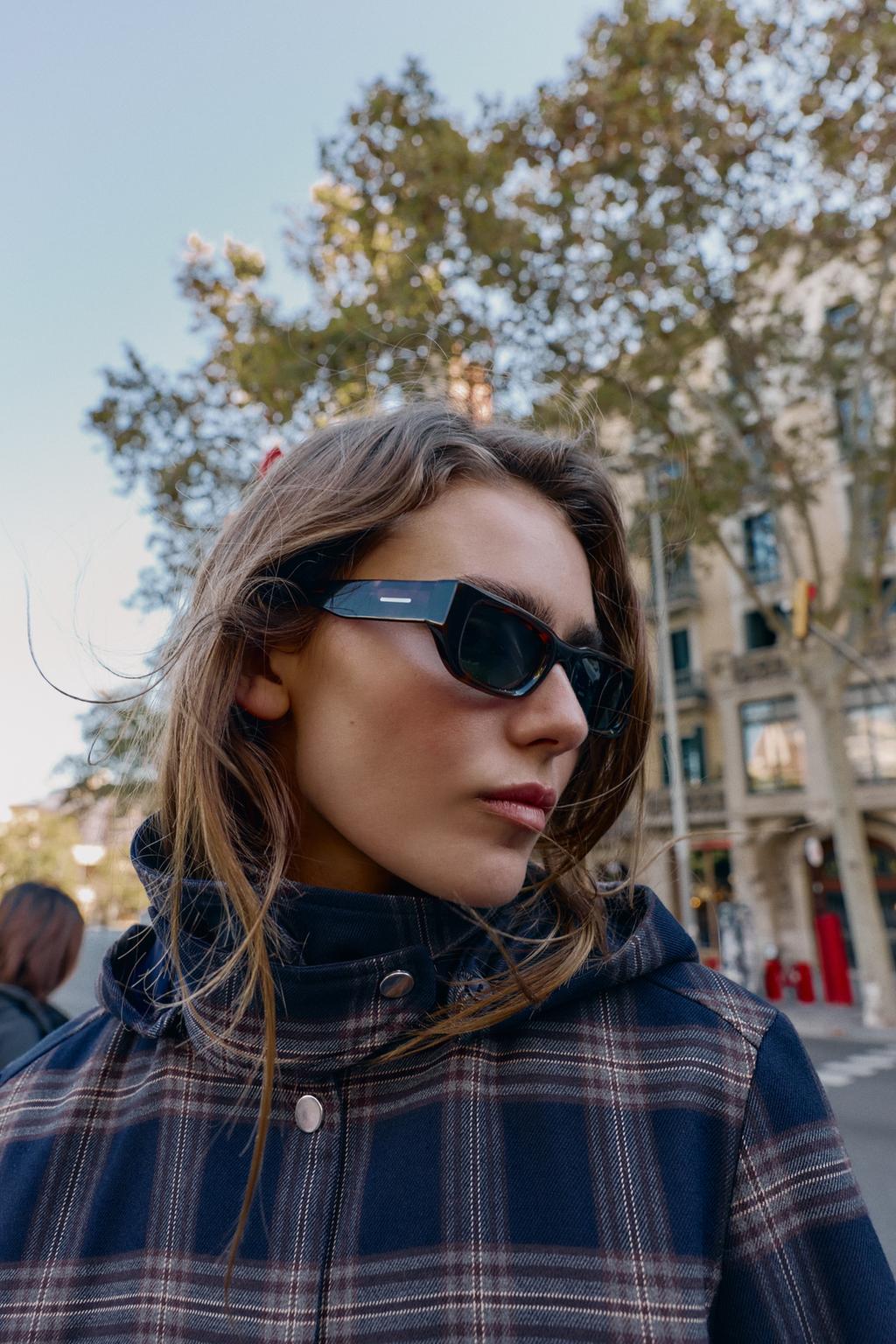 СТЕГАНАЯ КУРТКА В КЛЕТКУ С КАПЮШОНОМ