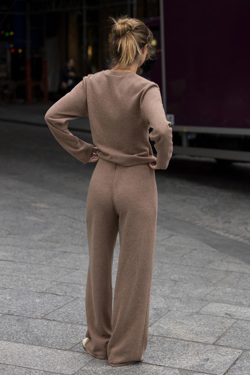 МЯГКАЯ КУРТКА НА ПУГОВИЦАХ