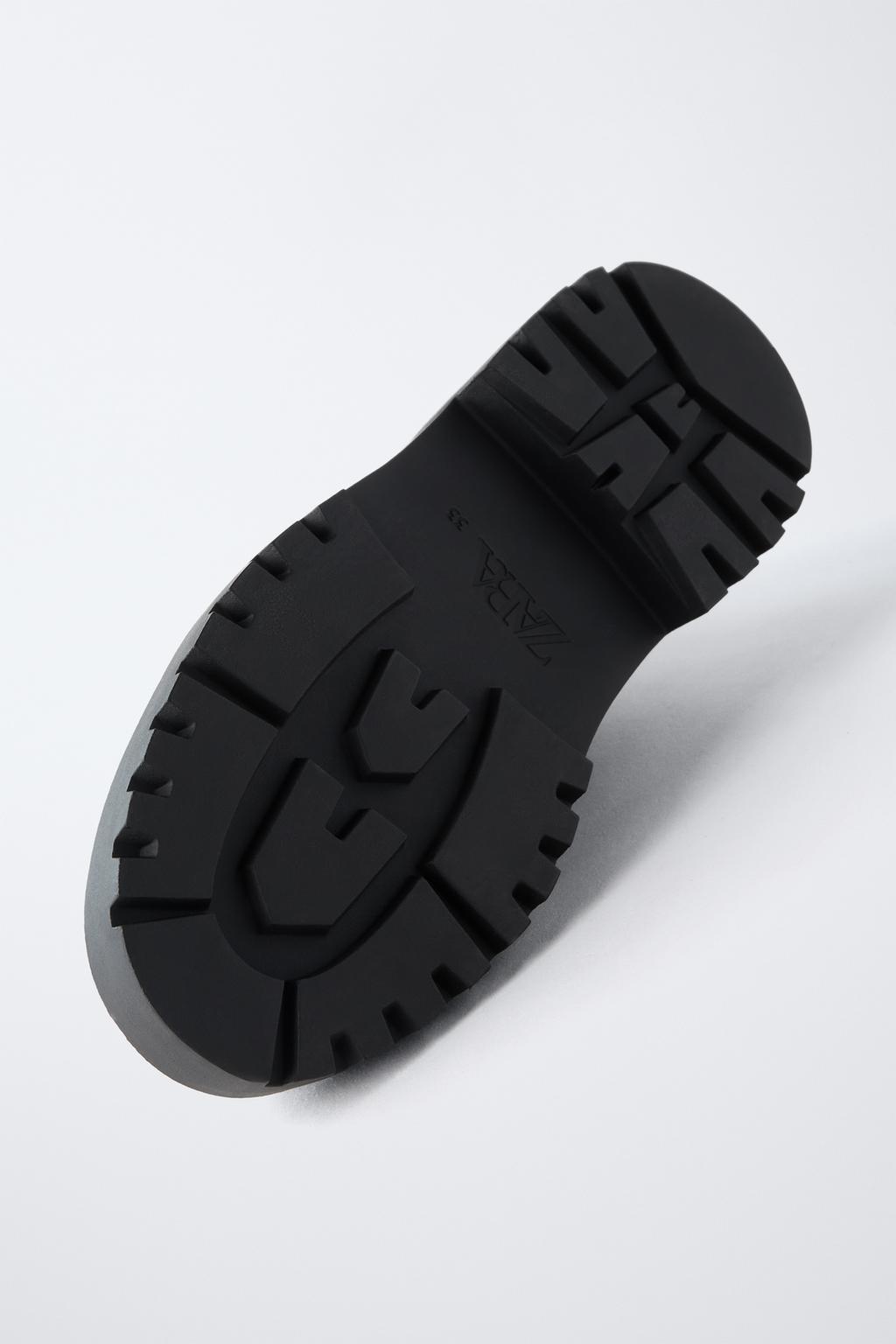 БОТИНКИ СО ШНУРОВКОЙ И ПОДВЕСКАМИ