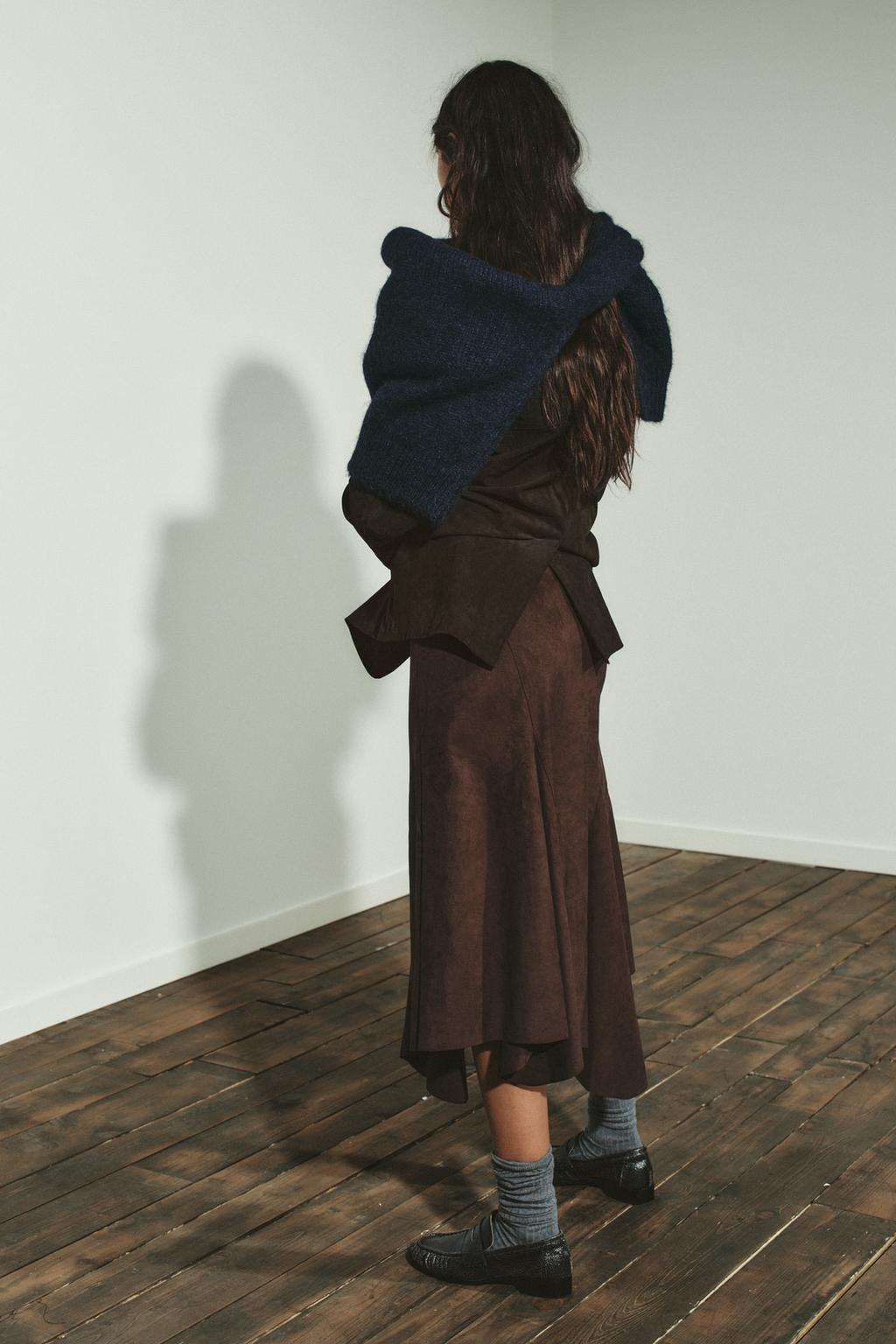 ЮБКА МИДИ АСИММЕТРИЧНОГО КРОЯ ИЗ ИСКУССТВЕННОЙ ЗАМШИ