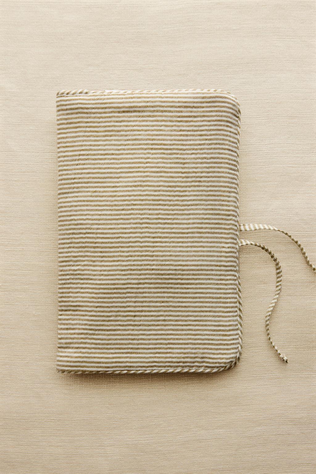 Полосатый держатель для салфеток из муслина