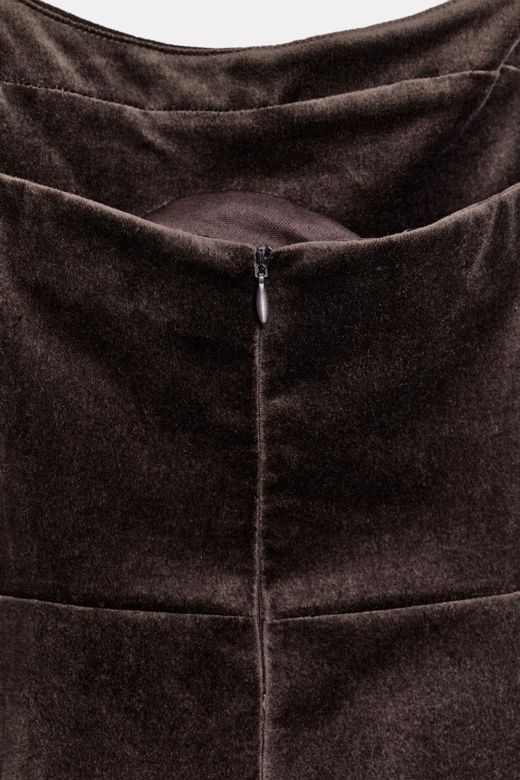 Платье на тонких бретелях