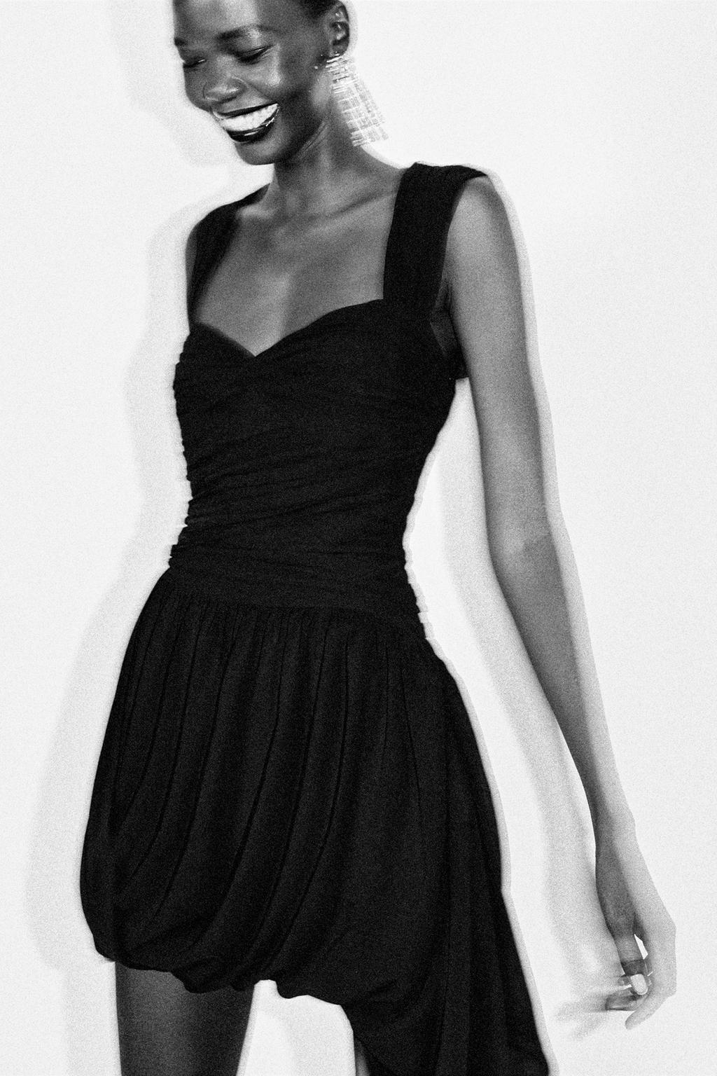 МИНИ-ПЛАТЬЕ АСИММЕТРИЧНОГО КРОЯ СО СБОРКАМИ И НИЗОМ-БАЛЛОНОМ