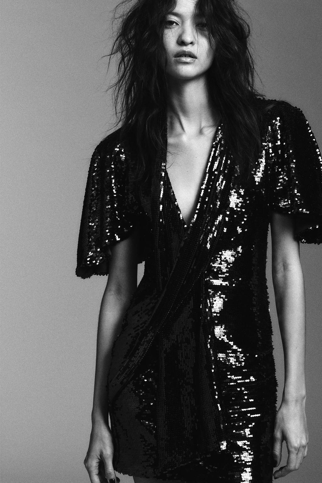 КОРОТКОЕ ПЛАТЬЕ С ПАЙЕТКАМИ